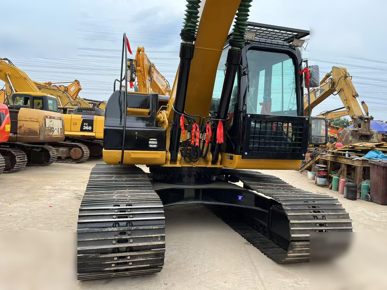 CATERPILLAR 320D2L - Escavadora de rastos: foto 4 CATERPILLAR 320D2L - Escavadora de rastos: foto 4