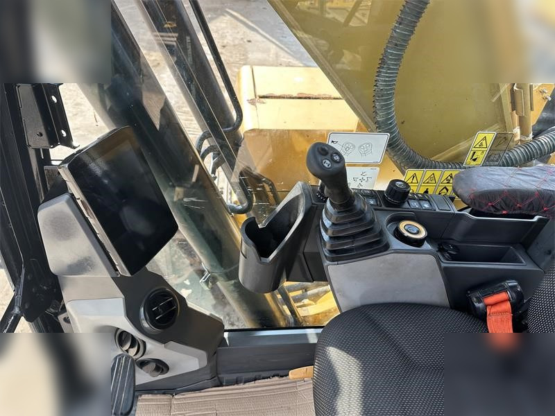 Escavadora de rastos CATERPILLAR 320GC: foto 9
