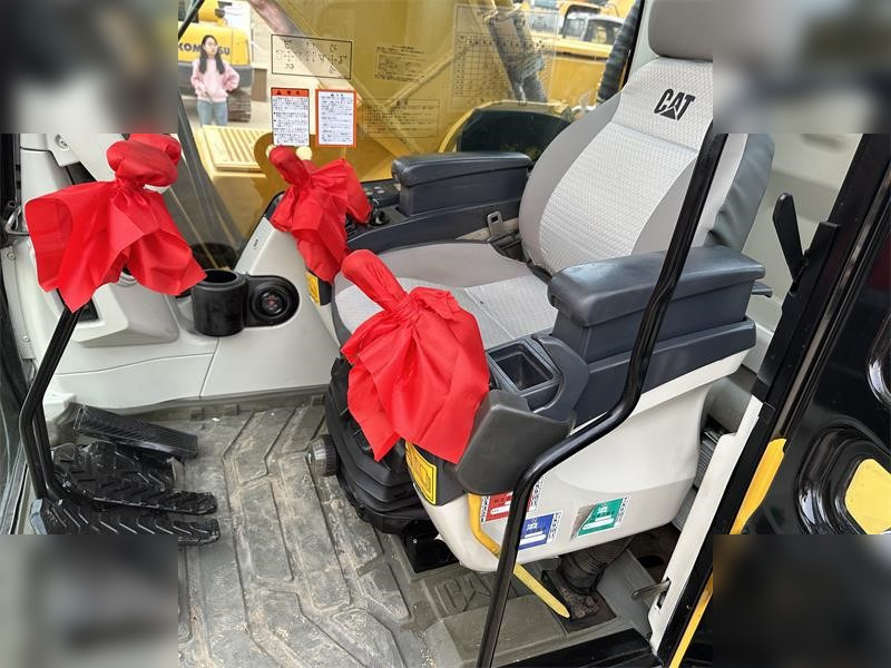 Escavadora de rastos CATERPILLAR 330D: foto 6