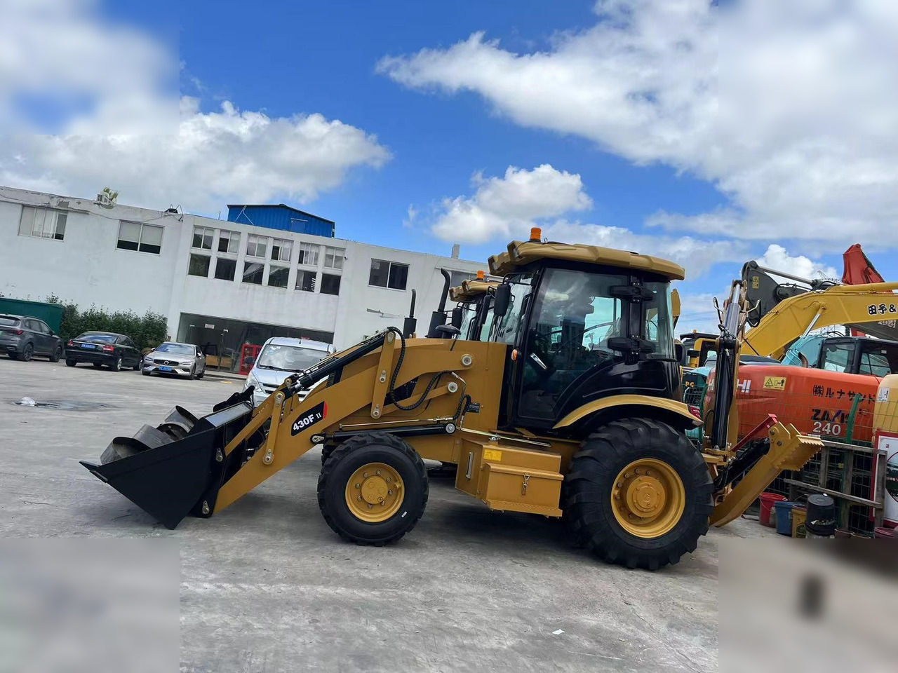 CATERPILLAR 430F2 - Retroescavadeira: foto 1 CATERPILLAR 430F2 - Retroescavadeira: foto 1