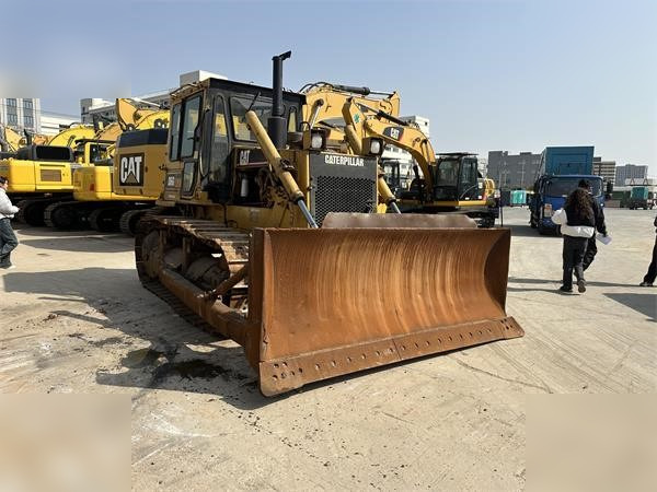 CATERPILLAR D6G - Buldôzer: foto 4 CATERPILLAR D6G - Buldôzer: foto 4