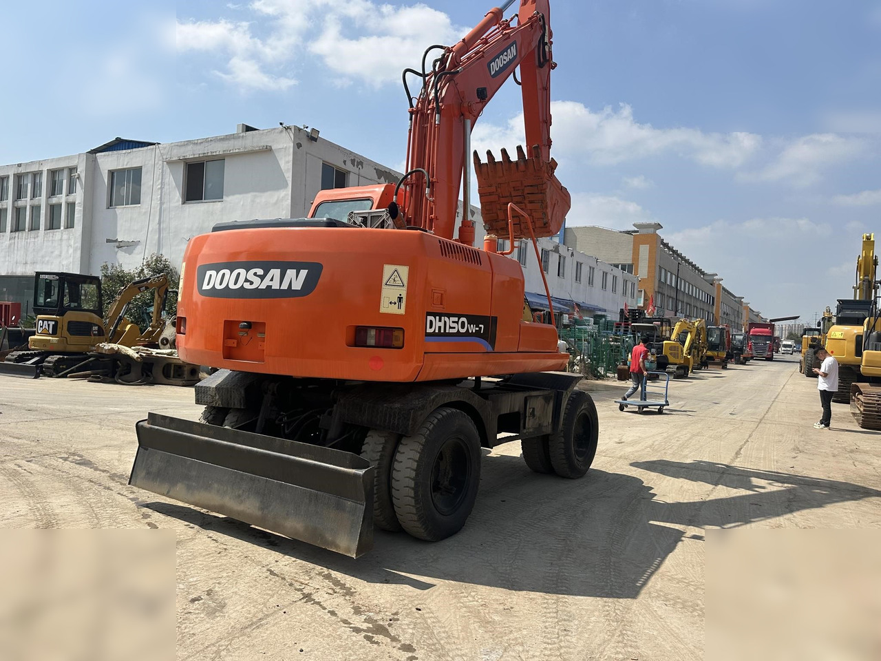 DOOSAN DH150W-7 - Escavadeira de rodas: foto 3 DOOSAN DH150W-7 - Escavadeira de rodas: foto 3
