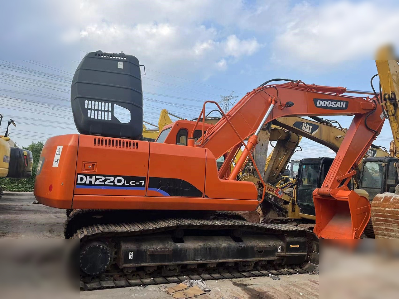 DOOSAN DH220 LC-7 - Escavadora de rastos: foto 1 DOOSAN DH220 LC-7 - Escavadora de rastos: foto 1