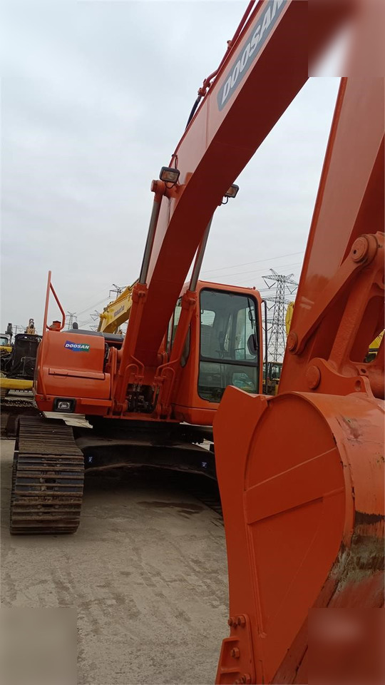 DOOSAN DH220 LC-7 - Escavadora de rastos: foto 2 DOOSAN DH220 LC-7 - Escavadora de rastos: foto 2