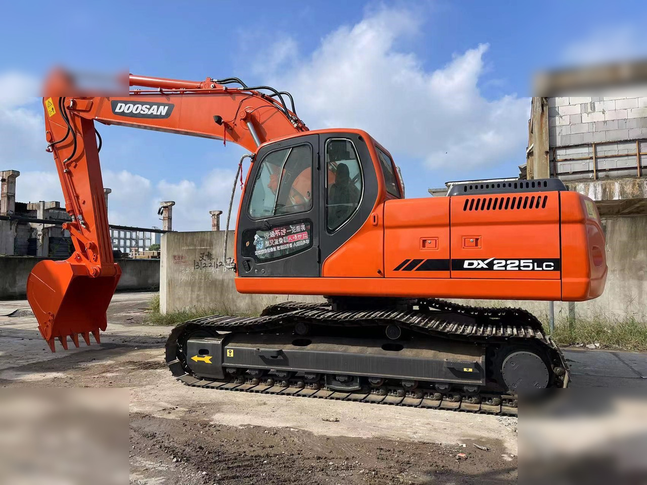 DOOSAN DX225 LCA - Escavadora de rastos: foto 1 DOOSAN DX225 LCA - Escavadora de rastos: foto 1
