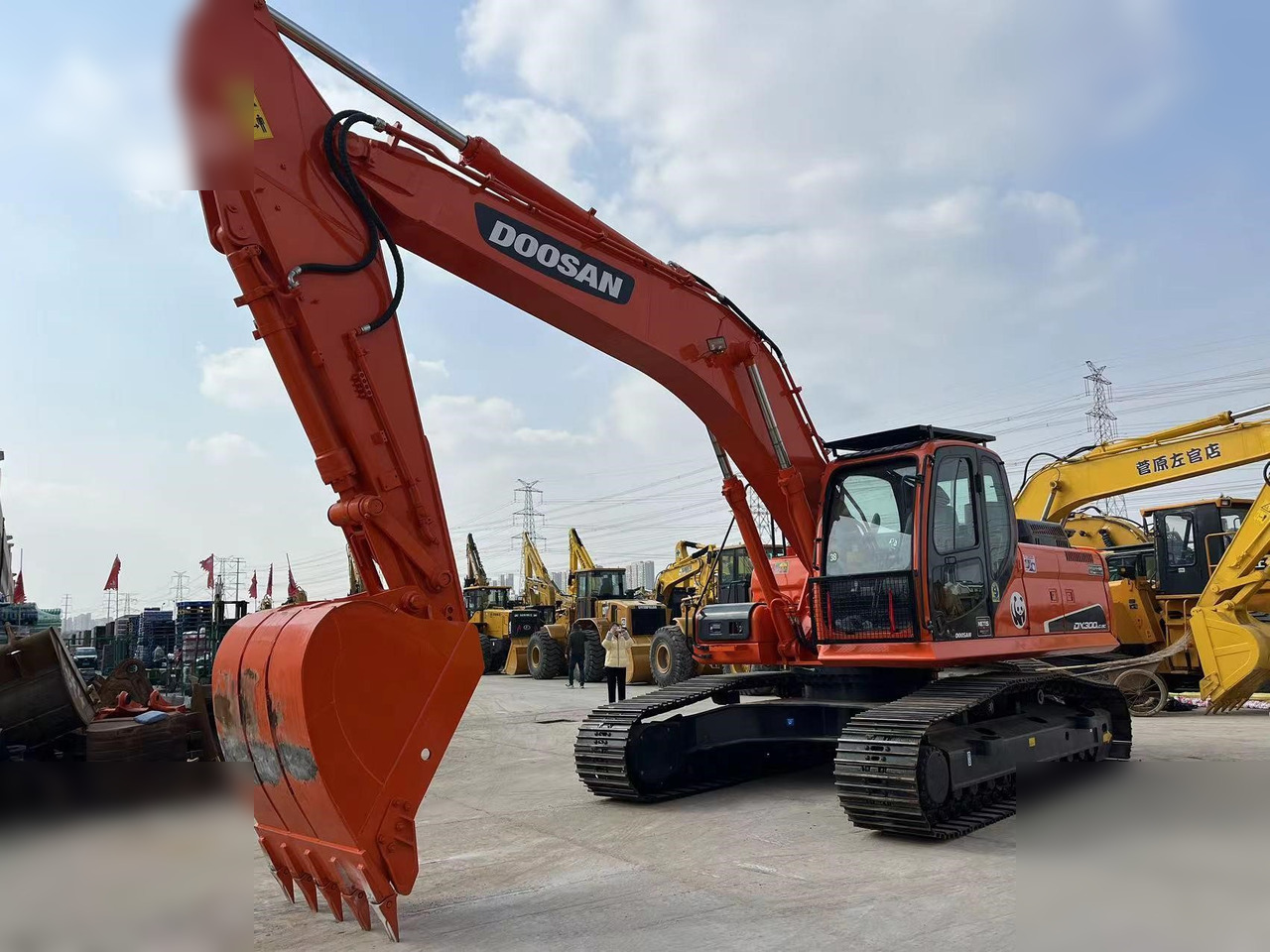 DOOSAN DX300 LC-9C - Escavadora de rastos: foto 2 DOOSAN DX300 LC-9C - Escavadora de rastos: foto 2