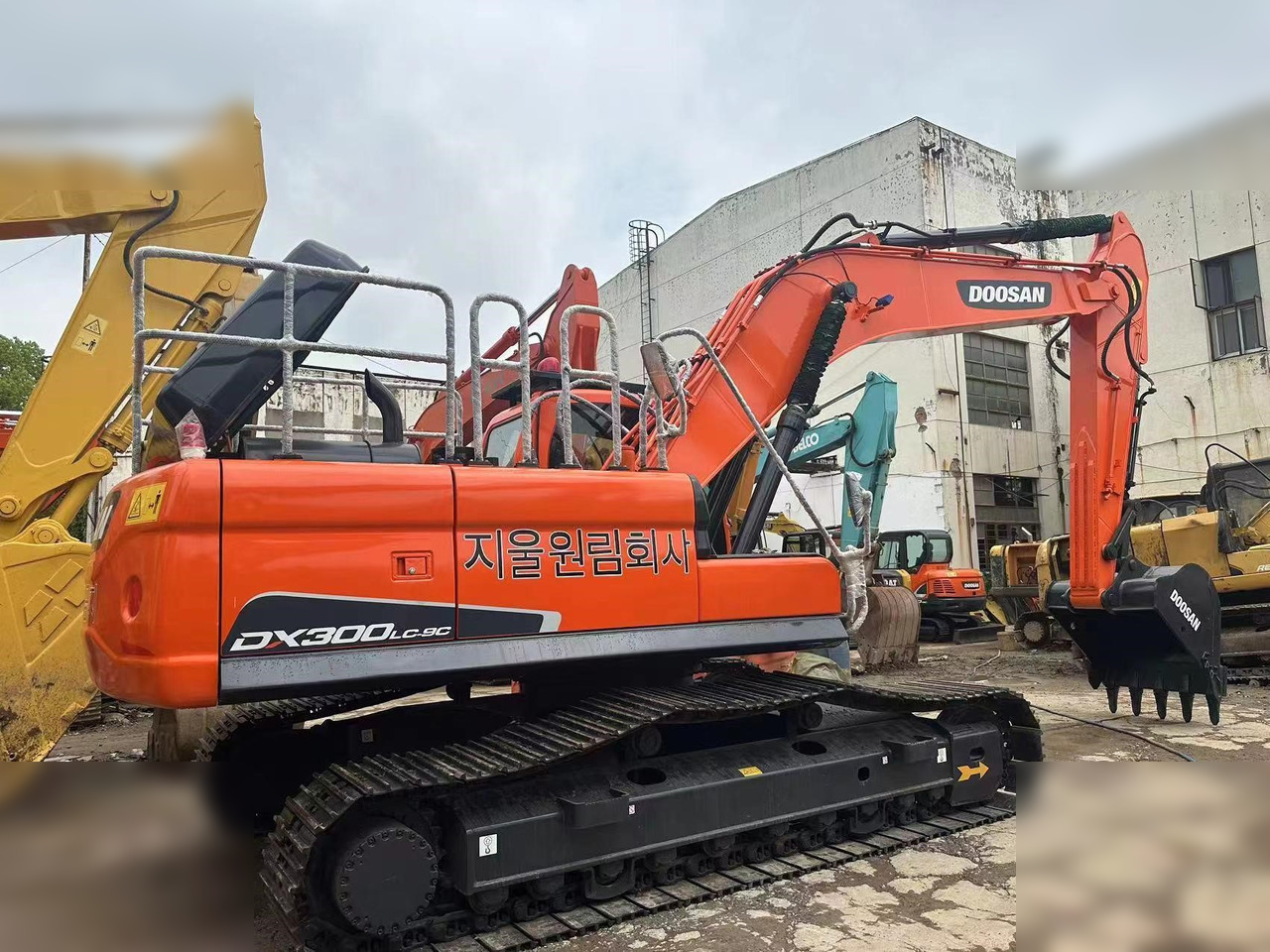 DOOSAN DX300 LC - Escavadora de rastos: foto 1 DOOSAN DX300 LC - Escavadora de rastos: foto 1