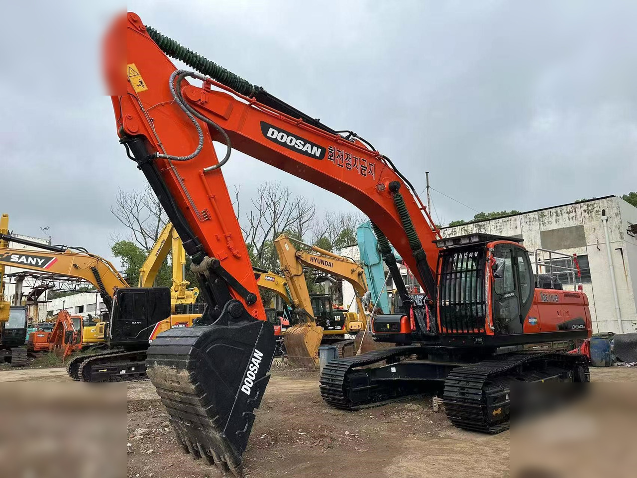 DOOSAN DX340 LC - Escavadora de rastos: foto 1 DOOSAN DX340 LC - Escavadora de rastos: foto 1