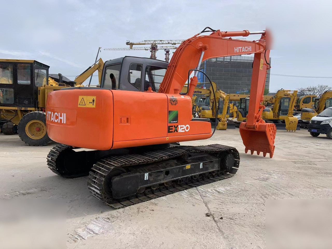 HITACHI EX120-5 - Escavadora de rastos: foto 1 HITACHI EX120-5 - Escavadora de rastos: foto 1