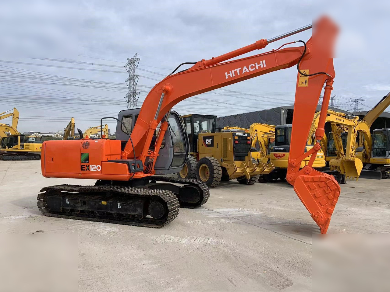 HITACHI EX120-5 - Escavadora de rastos: foto 2 HITACHI EX120-5 - Escavadora de rastos: foto 2