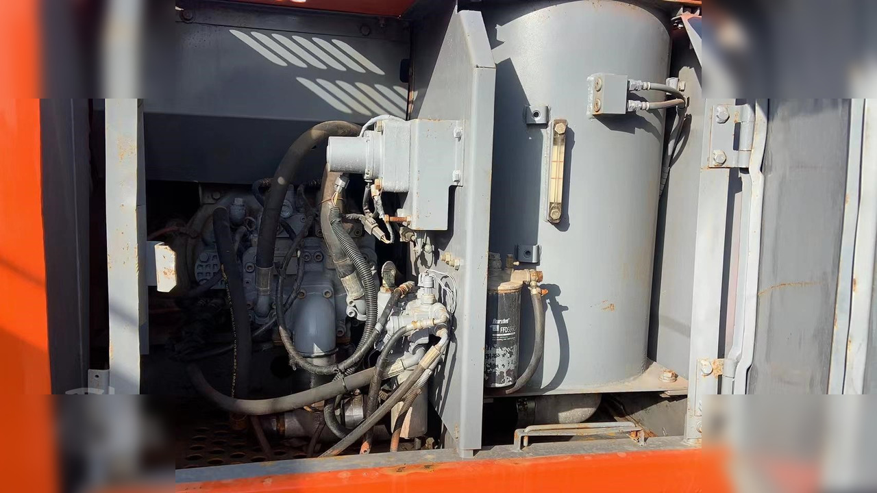HITACHI EX120-5 - Escavadora de rastos: foto 4 HITACHI EX120-5 - Escavadora de rastos: foto 4