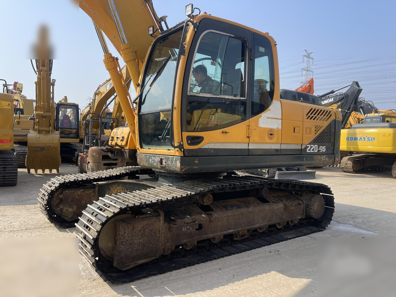 HYUNDAI ROBEX 220 LC-9S - Escavadora de rastos: foto 3 HYUNDAI ROBEX 220 LC-9S - Escavadora de rastos: foto 3