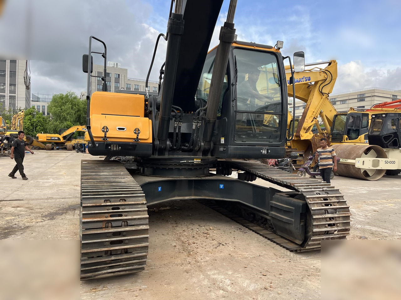 HYUNDAI ROBEX 300 LC-9 - Escavadora de rastos: foto 4 HYUNDAI ROBEX 300 LC-9 - Escavadora de rastos: foto 4