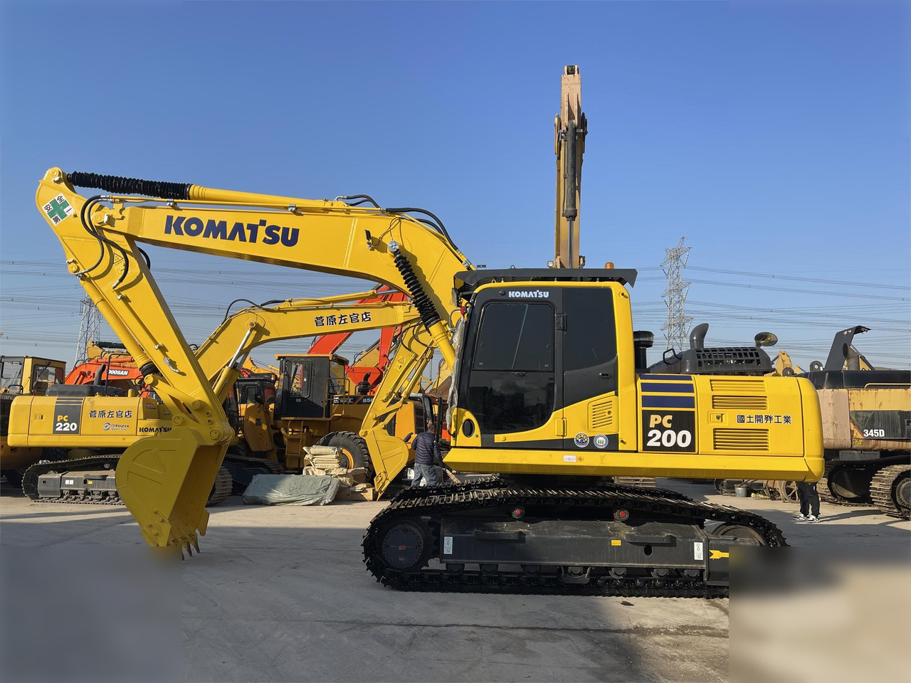 KOMATSU PC200-8 - Escavadora de rastos: foto 1 KOMATSU PC200-8 - Escavadora de rastos: foto 1