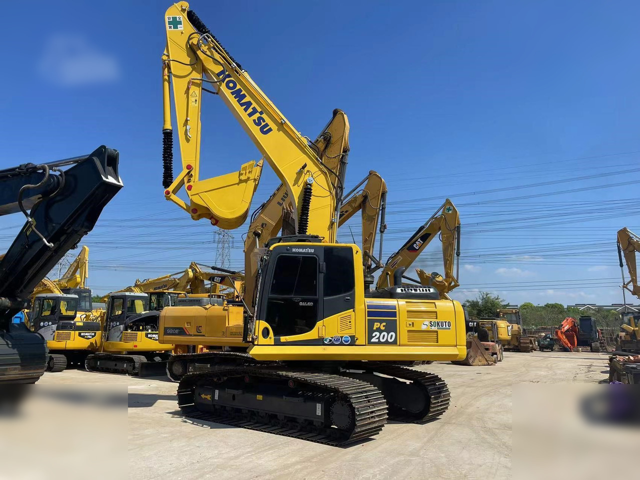 KOMATSU PC200-8N1 - Escavadora de rastos: foto 2 KOMATSU PC200-8N1 - Escavadora de rastos: foto 2