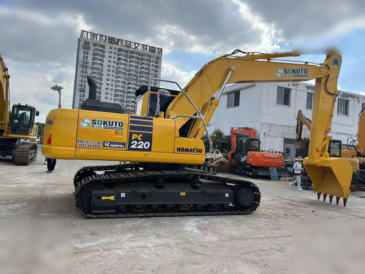 KOMATSU PC220-8 - Escavadora de rastos: foto 1 KOMATSU PC220-8 - Escavadora de rastos: foto 1