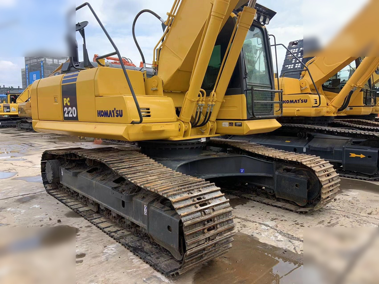 KOMATSU PC220-8 - Escavadora de rastos: foto 4 KOMATSU PC220-8 - Escavadora de rastos: foto 4