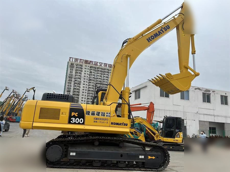 KOMATSU PC300-8 - Escavadora de rastos: foto 1 KOMATSU PC300-8 - Escavadora de rastos: foto 1