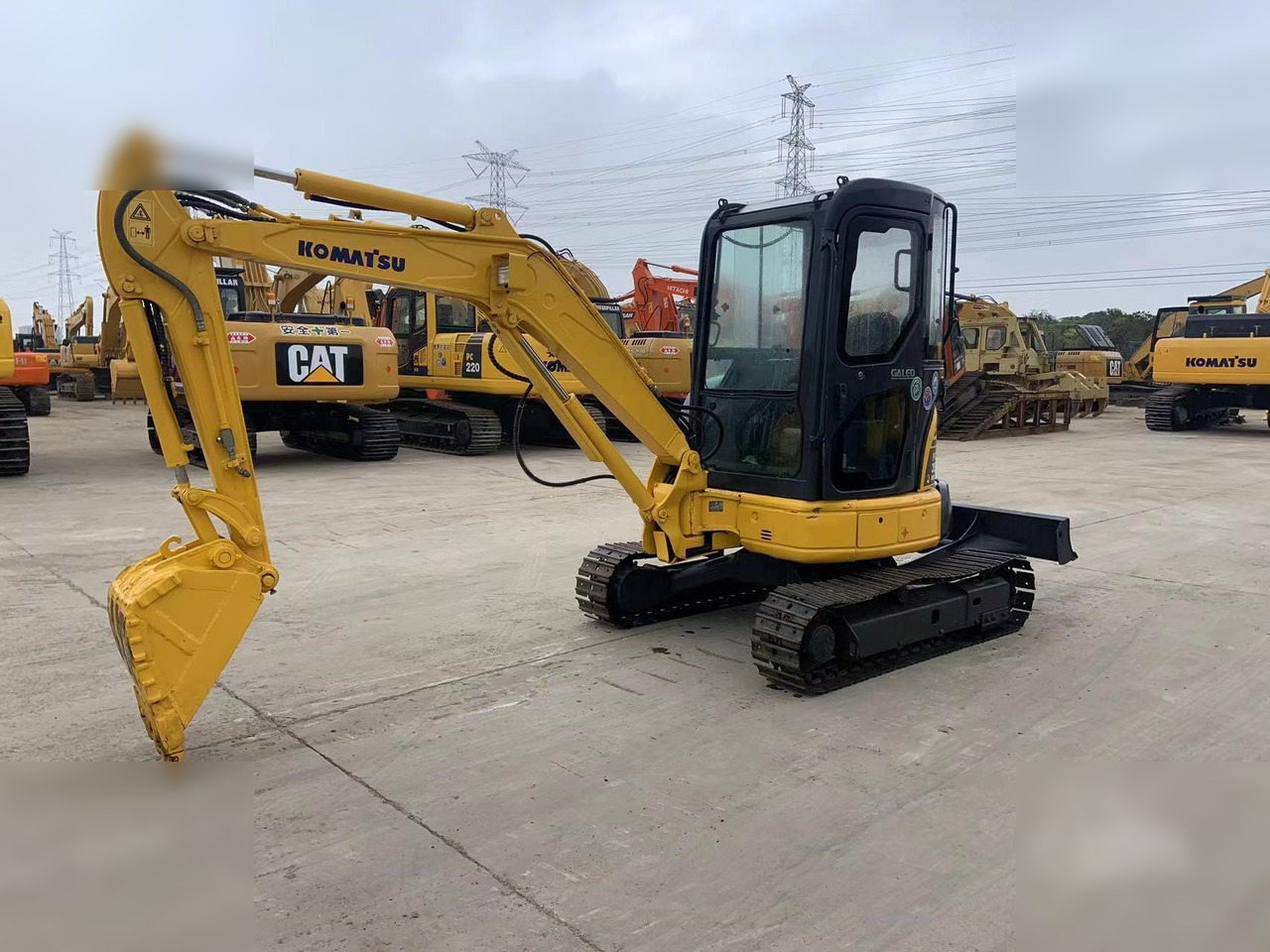 KOMATSU PC35MR-2 - Mini escavadeira: foto 1 KOMATSU PC35MR-2 - Mini escavadeira: foto 1