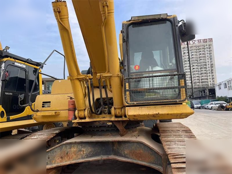 Escavadora de rastos KOMATSU PC400-8: foto 6