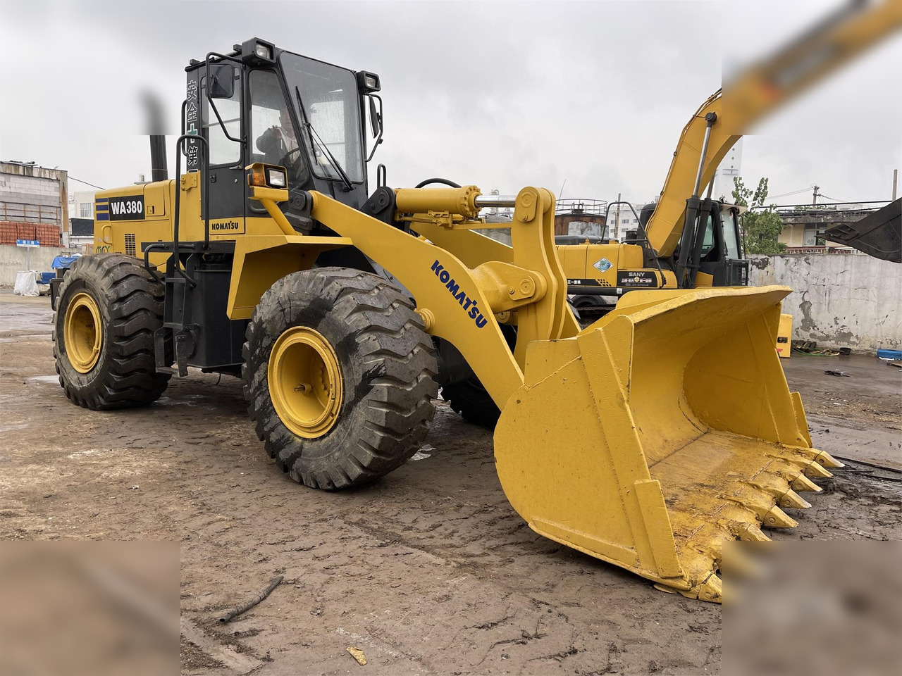 KOMATSU WA380-3 - Carregadeira de rodas: foto 1 KOMATSU WA380-3 - Carregadeira de rodas: foto 1