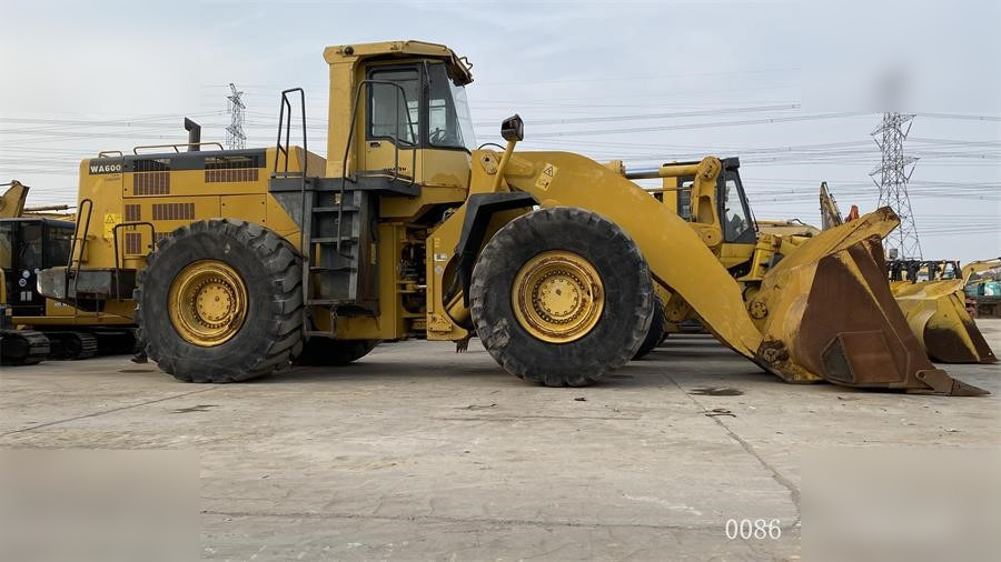 KOMATSU WA600-3 - Carregadeira de rodas: foto 1 KOMATSU WA600-3 - Carregadeira de rodas: foto 1