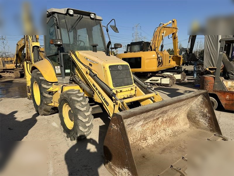 NEW HOLLAND LB95B-4PT - Retroescavadeira: foto 3 NEW HOLLAND LB95B-4PT - Retroescavadeira: foto 3