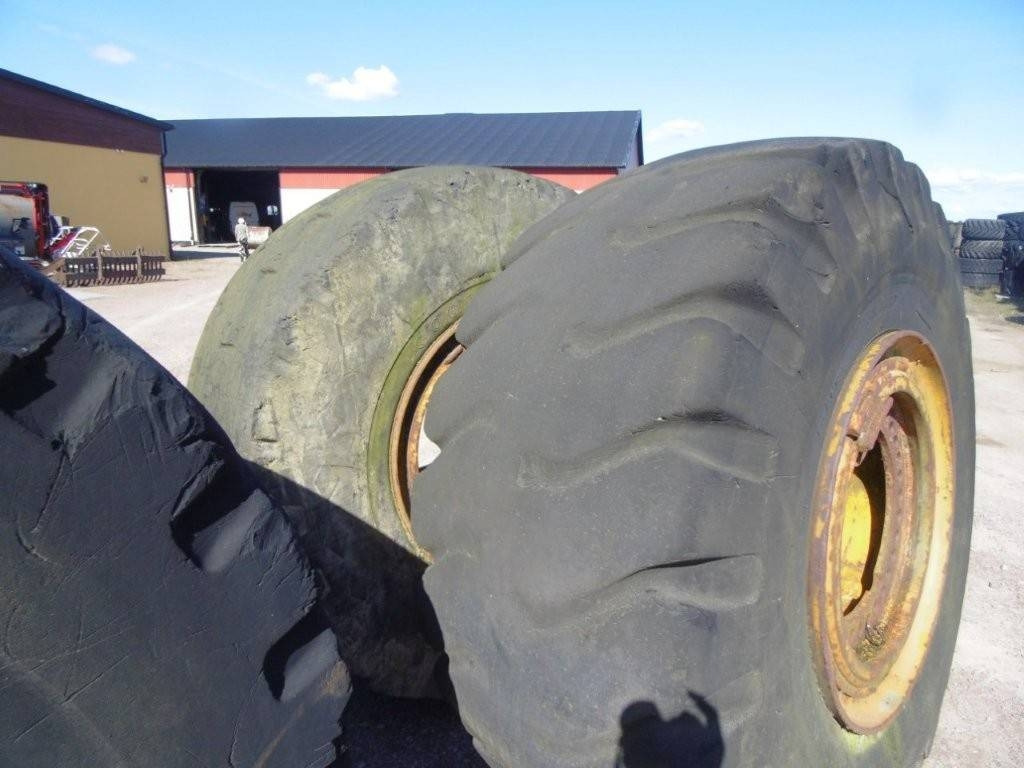 Däck - Pneu de Máquina de construção: foto 1 Däck - Pneu de Máquina de construção: foto 1