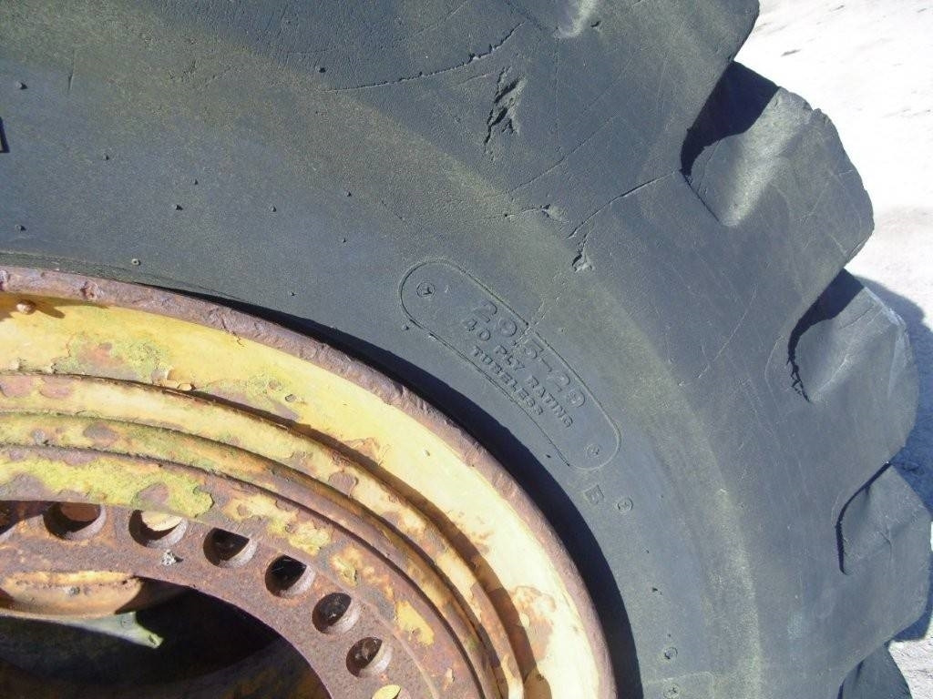 Däck - Pneu de Máquina de construção: foto 3 Däck - Pneu de Máquina de construção: foto 3