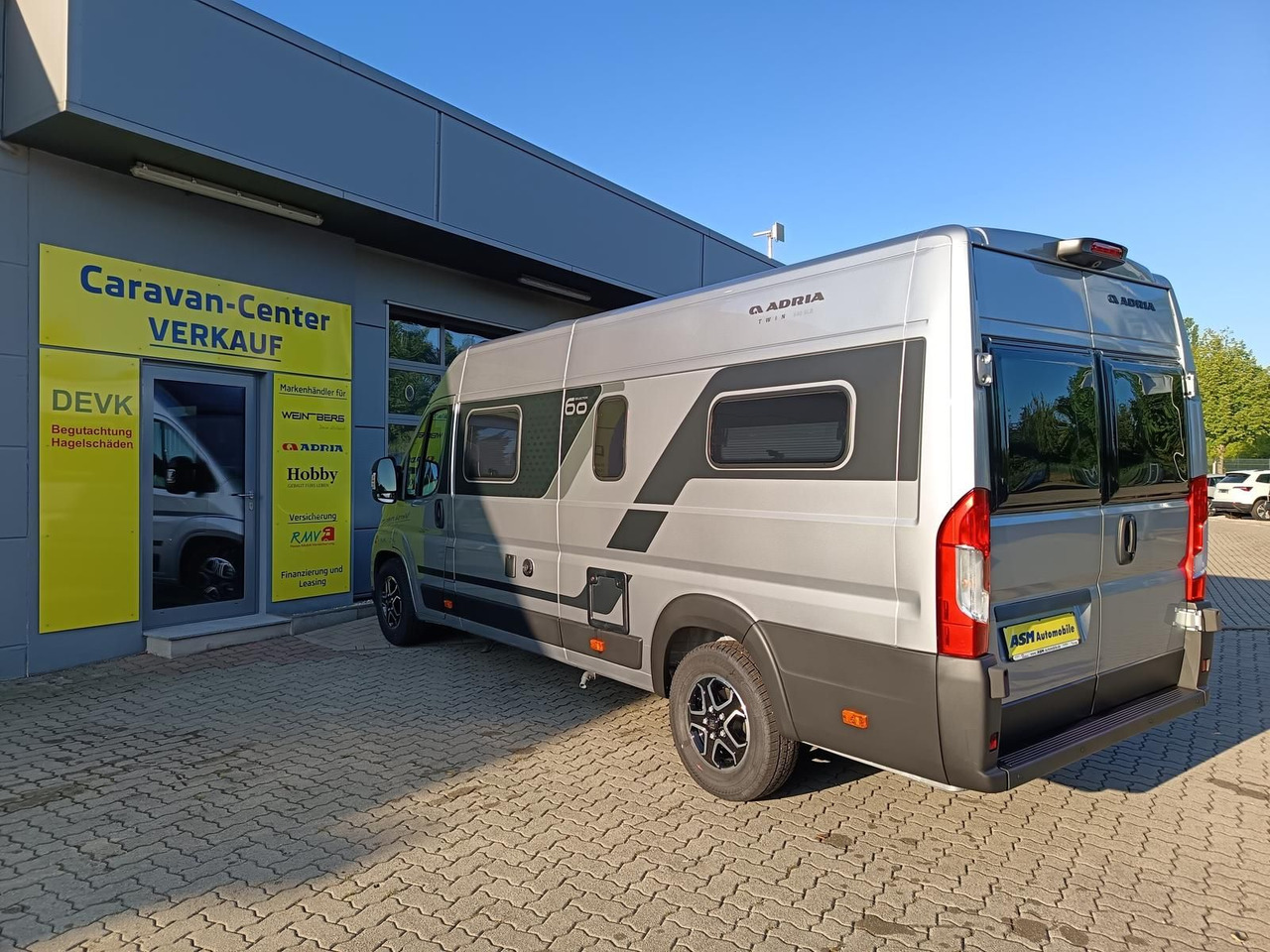Adria Twin "60Y" 640 SLB*180 PS*4,25t MAXI*COMBI D 6E* - Campervan: foto 2 Adria Twin "60Y" 640 SLB*180 PS*4,25t MAXI*COMBI D 6E* - Campervan: foto 2