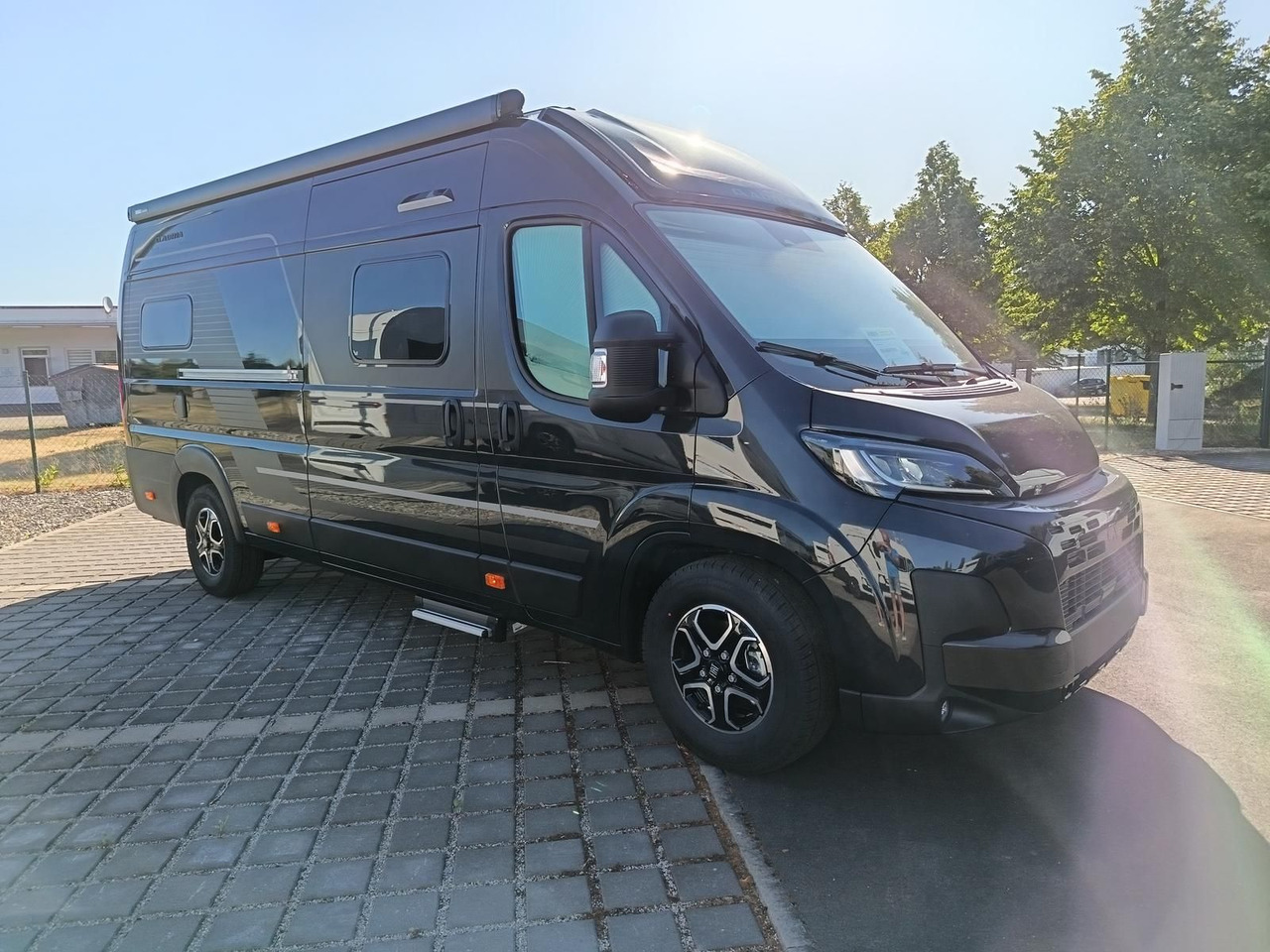 Adria Twin Edition 640 SGX Maxi 132kW*138L KÜHLSCHRANK - Campervan: foto 3 Adria Twin Edition 640 SGX Maxi 132kW*138L KÜHLSCHRANK - Campervan: foto 3