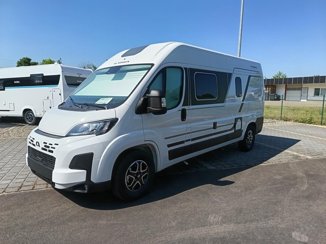 Adria Twin Twin 600 SPB Family*SAFETY+STYLE*DAB*SOFORT - Campervan: foto 3 Adria Twin Twin 600 SPB Family*SAFETY+STYLE*DAB*SOFORT - Campervan: foto 3
