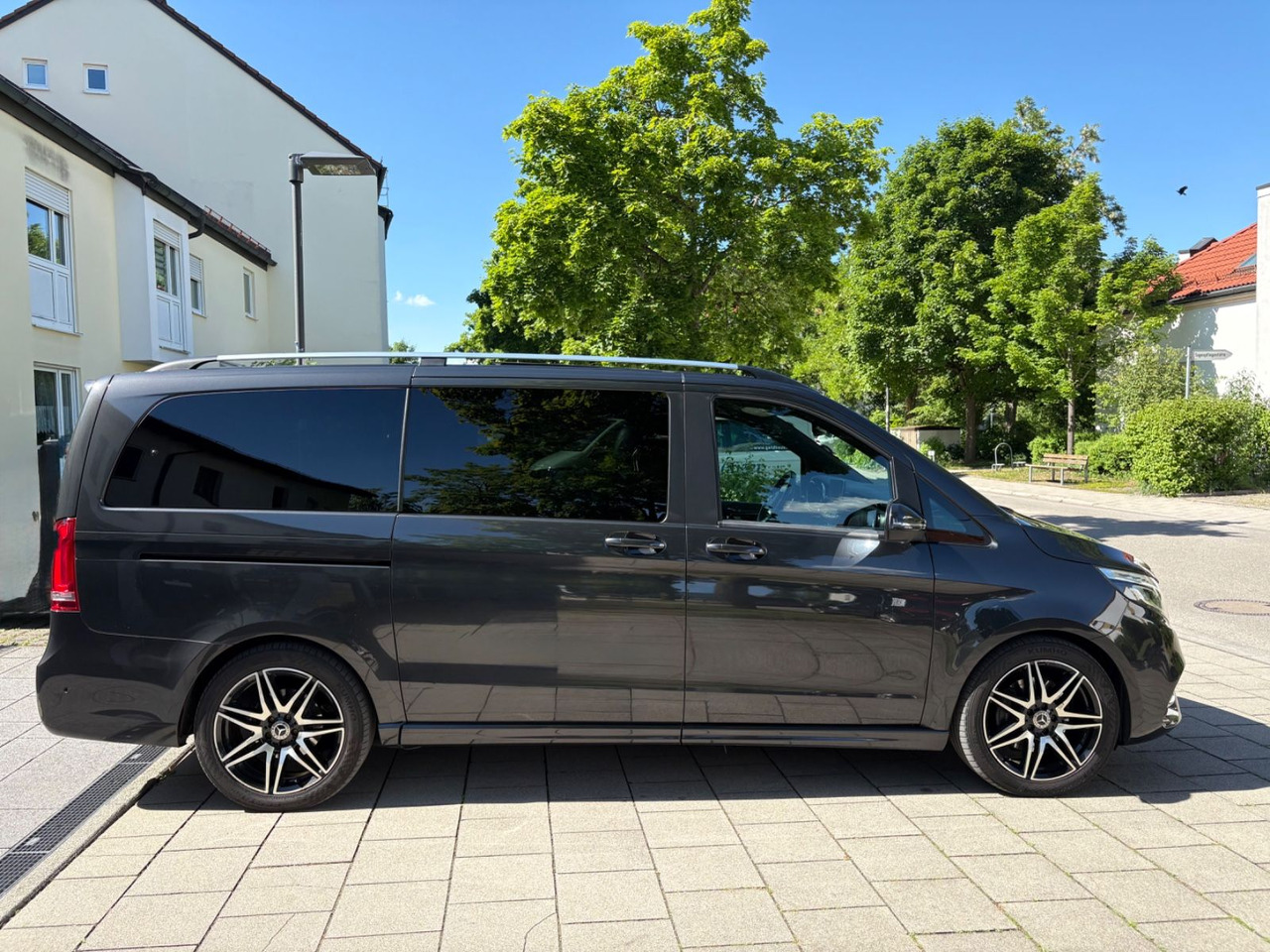Mercedes-Benz V 300d 4M*AMG-Line*Exclusive*Luxus-Bus*Panorama* - Furgão de passageiros: foto 5 Mercedes-Benz V 300d 4M*AMG-Line*Exclusive*Luxus-Bus*Panorama* - Furgão de passageiros: foto 5