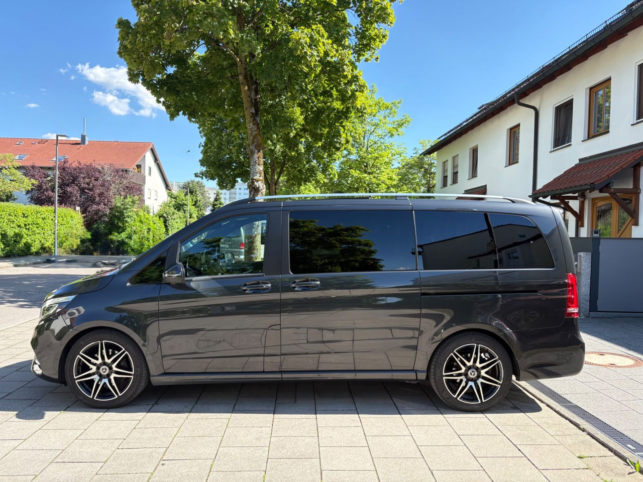 Mercedes-Benz V 300d 4M*AMG-Line*Exclusive*Luxus-Bus*Panorama* - Furgão de passageiros: foto 2 Mercedes-Benz V 300d 4M*AMG-Line*Exclusive*Luxus-Bus*Panorama* - Furgão de passageiros: foto 2
