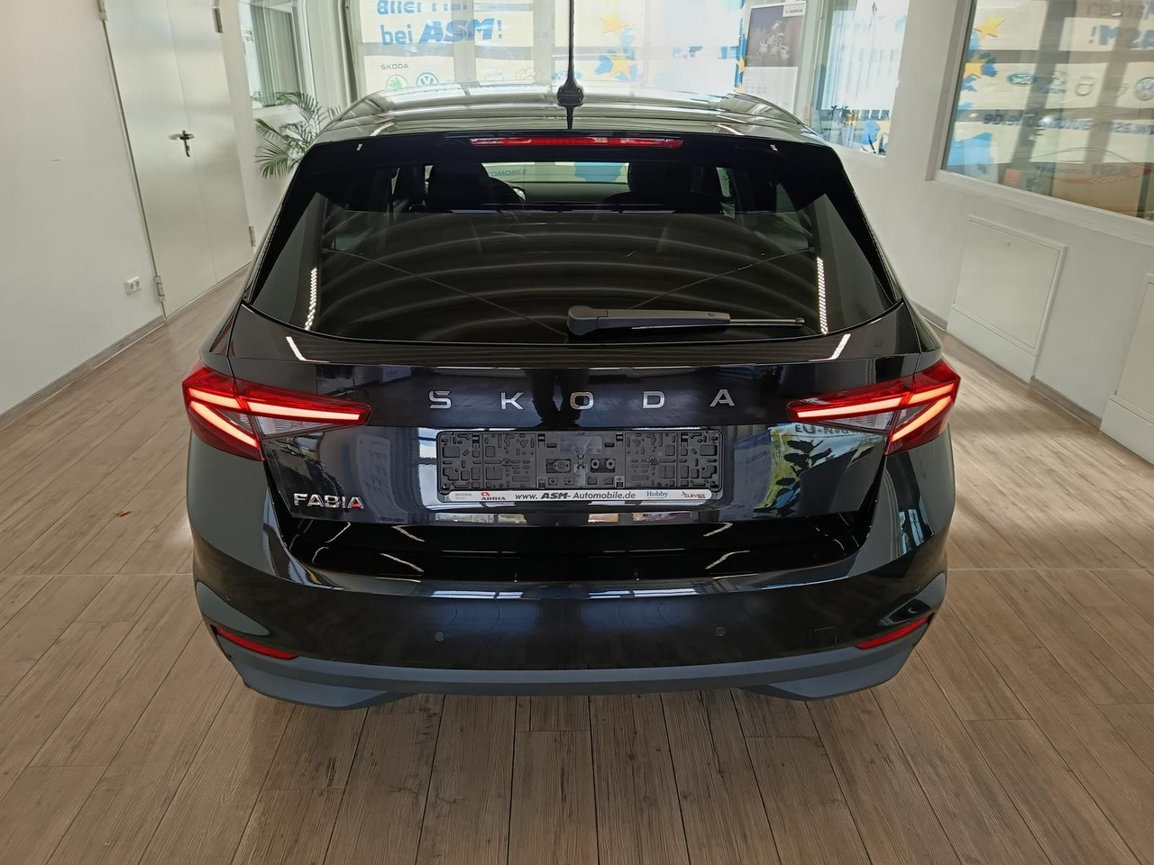 Skoda Fabia 130 Jahre 1,0TSI DSG*AHK-VORBER.*LED*R-KAM - Sedã: foto 5 Skoda Fabia 130 Jahre 1,0TSI DSG*AHK-VORBER.*LED*R-KAM - Sedã: foto 5