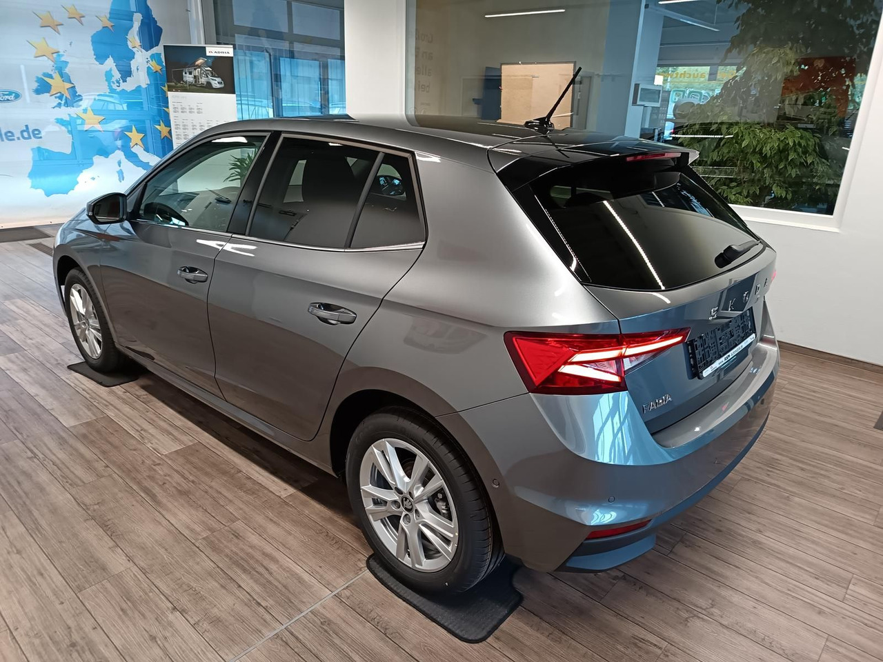 Skoda Fabia 30 Jahre DSG*VORBER.AHK*LED*R-KAM*TEMP*DAB - Sedã: foto 4 Skoda Fabia 30 Jahre DSG*VORBER.AHK*LED*R-KAM*TEMP*DAB - Sedã: foto 4