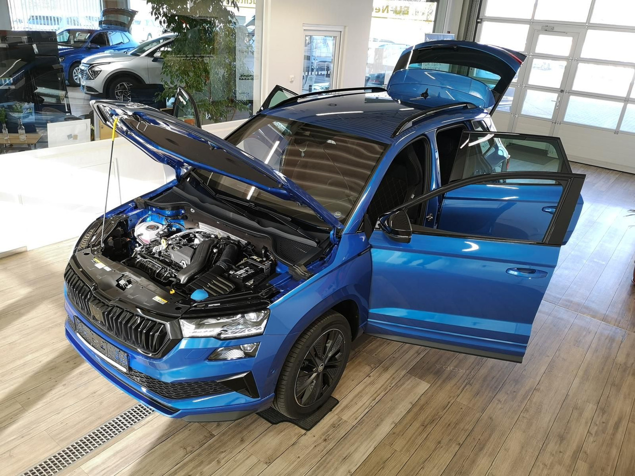 Skoda Karoq Sportline 1,5 TSI DSG*AHK*360°5J.GARANTIE* - SUV: foto 2 Skoda Karoq Sportline 1,5 TSI DSG*AHK*360°5J.GARANTIE* - SUV: foto 2