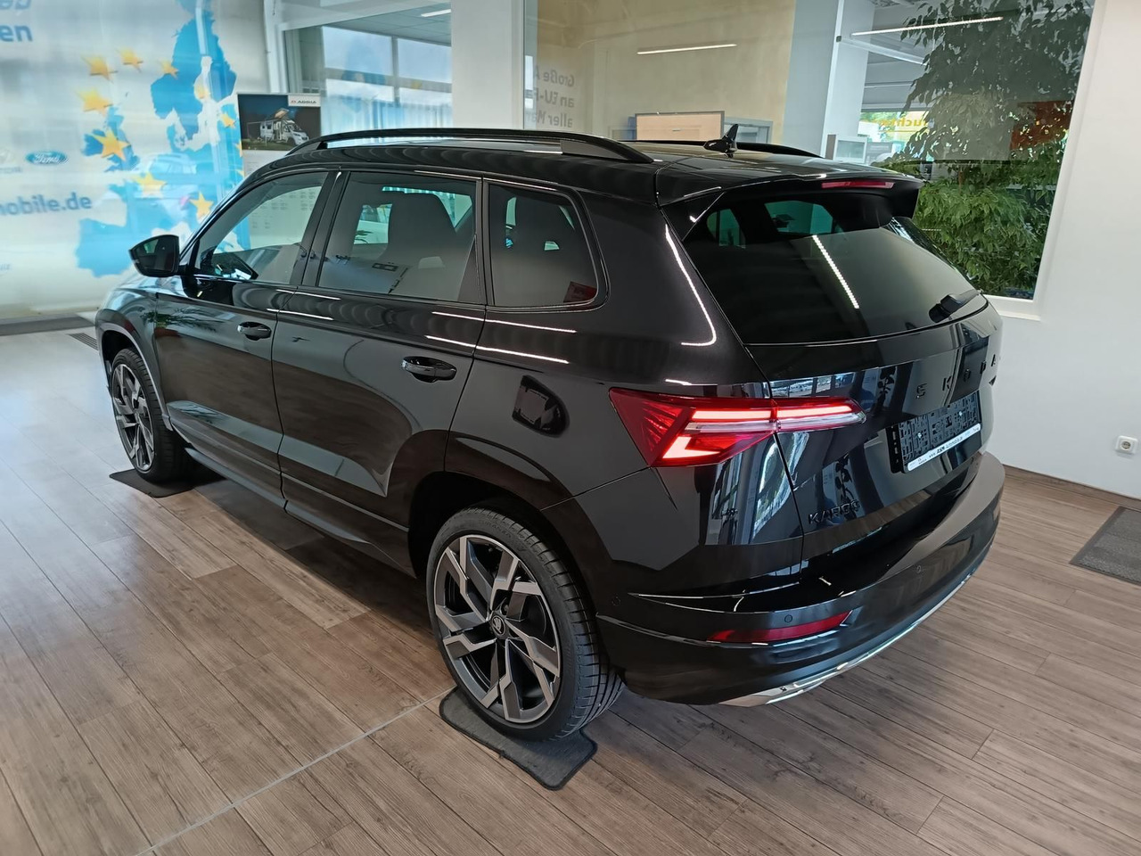 Skoda Karoq Sportline 1,5 TSI DSG*AHK*PSD*STD.HZG*NAVI - SUV: foto 4 Skoda Karoq Sportline 1,5 TSI DSG*AHK*PSD*STD.HZG*NAVI - SUV: foto 4