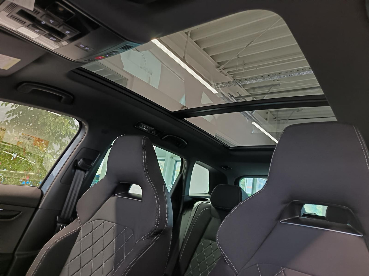 SUV Skoda Karoq Sportline 1,5 TSI DSG*AHK*PSD*STD.HZG*NAVI: foto 17