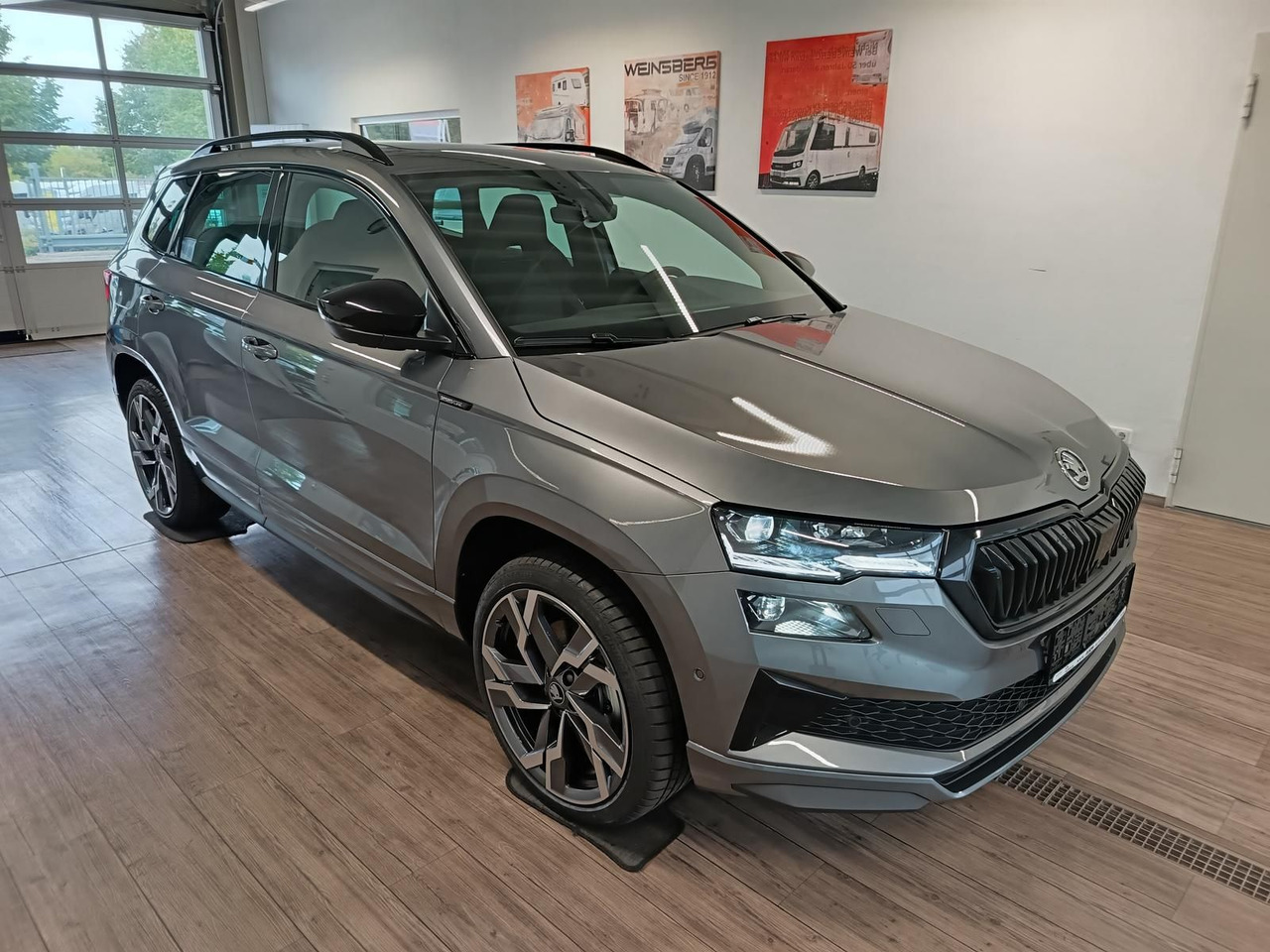 Skoda Karoq Sportline 1,5 TSI DSG*AHK*PSD*STD.HZG*NAVI - SUV: foto 3 Skoda Karoq Sportline 1,5 TSI DSG*AHK*PSD*STD.HZG*NAVI - SUV: foto 3