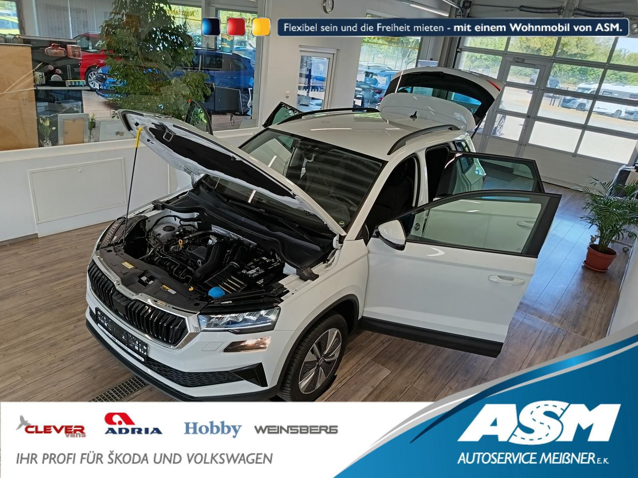 Skoda Karoq Style 1,5 TSI DSG*AHK*NAVI*LED*R-KAM*2xPDC - SUV: foto 1 Skoda Karoq Style 1,5 TSI DSG*AHK*NAVI*LED*R-KAM*2xPDC - SUV: foto 1