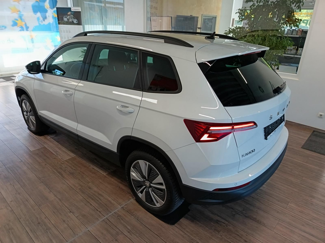Skoda Karoq Style 1,5TSI DSG*AHK-VORBER*NAVI*LED*R-KAM - SUV: foto 4 Skoda Karoq Style 1,5TSI DSG*AHK-VORBER*NAVI*LED*R-KAM - SUV: foto 4