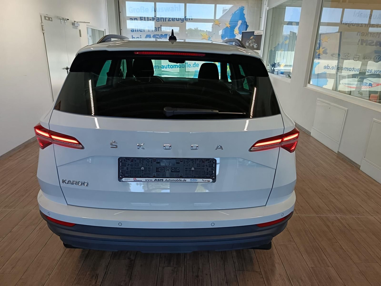 Skoda Karoq Style 1,5TSI DSG*AHK-VORBER*NAVI*LED*R-KAM - SUV: foto 5 Skoda Karoq Style 1,5TSI DSG*AHK-VORBER*NAVI*LED*R-KAM - SUV: foto 5