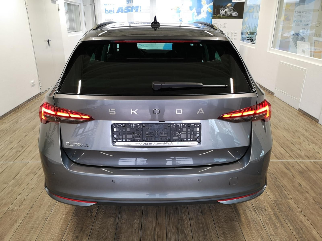 Skoda Octavia Combi Selection DSG*LED*ACC*WINTERPAKET* - Automóvel: foto 5 Skoda Octavia Combi Selection DSG*LED*ACC*WINTERPAKET* - Automóvel: foto 5