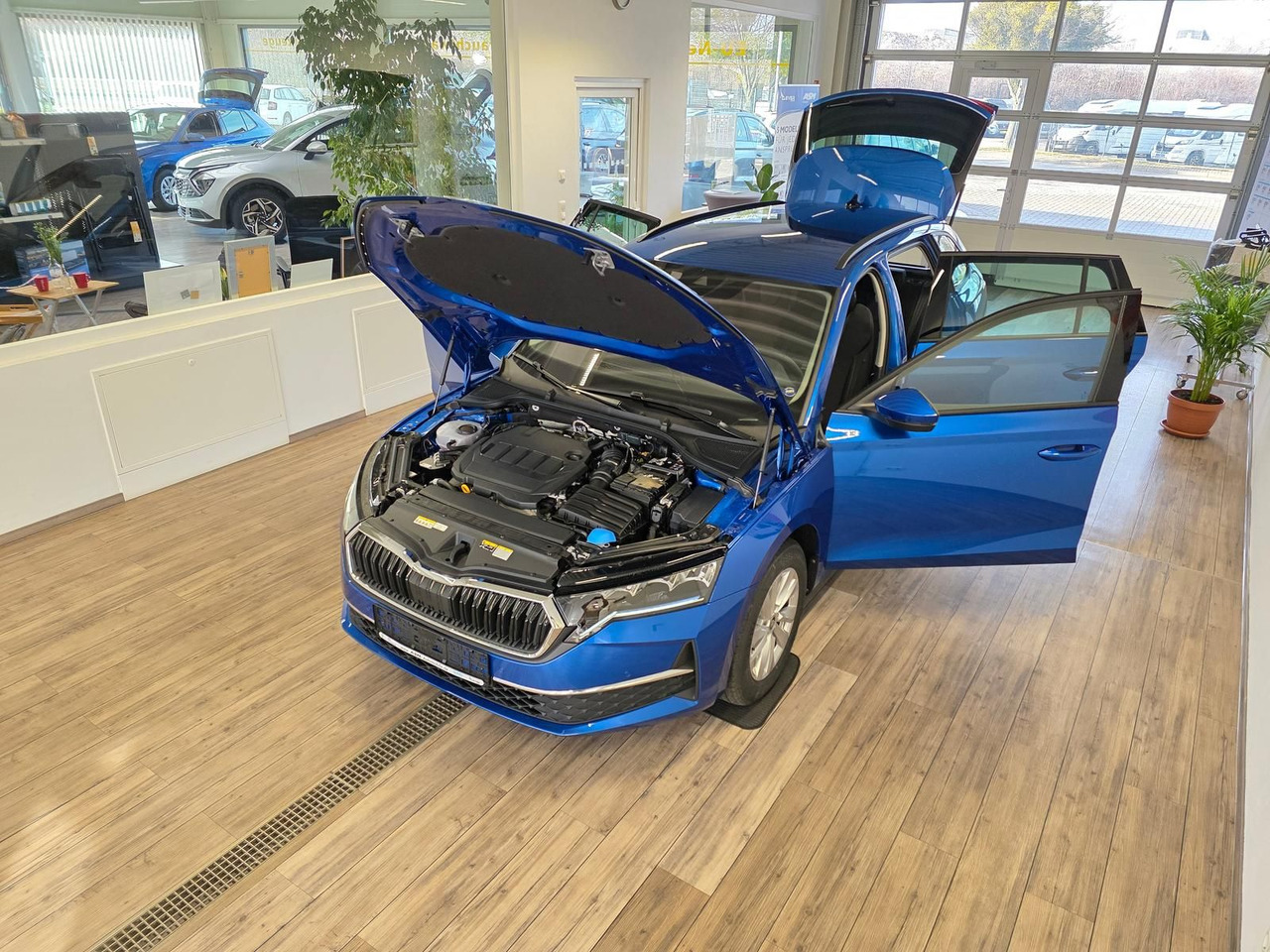 Skoda Octavia Combi Selection DSG*LED*ACC*WINTERPAKET* - Automóvel: foto 2 Skoda Octavia Combi Selection DSG*LED*ACC*WINTERPAKET* - Automóvel: foto 2
