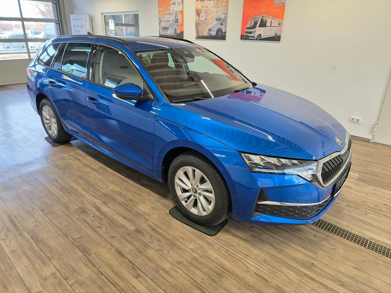 Skoda Octavia Combi Selection DSG*LED*ACC*WINTERPAKET* - Automóvel: foto 3 Skoda Octavia Combi Selection DSG*LED*ACC*WINTERPAKET* - Automóvel: foto 3