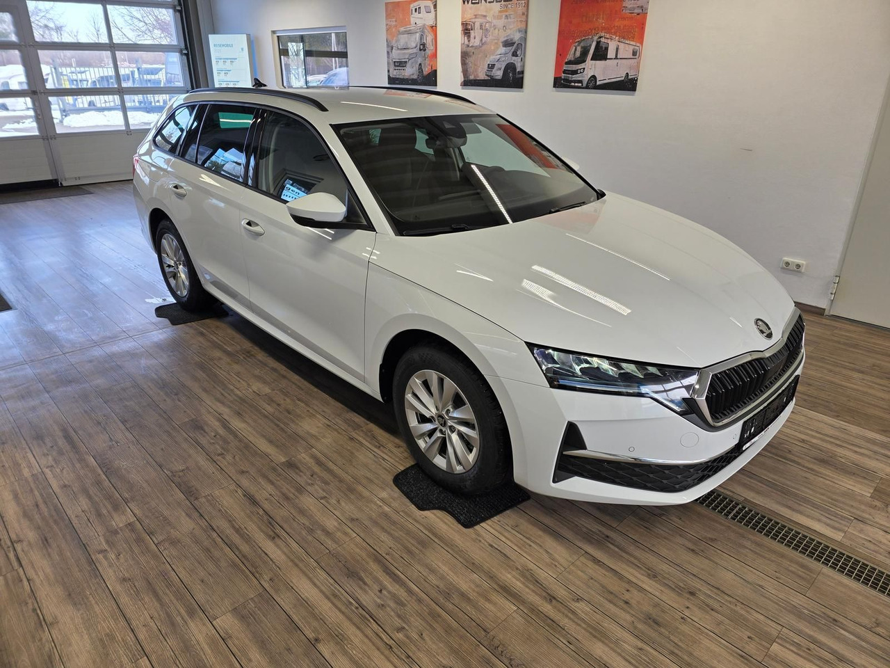 Skoda Octavia Combi Selection DSG*LED*ACC*WINTERPAKET* - Automóvel: foto 3 Skoda Octavia Combi Selection DSG*LED*ACC*WINTERPAKET* - Automóvel: foto 3