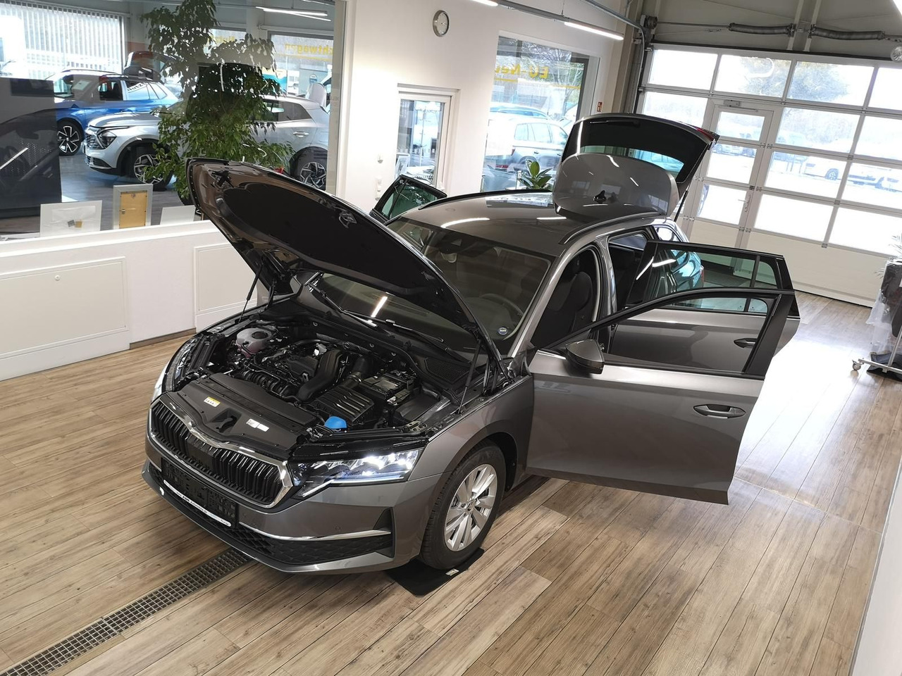 Skoda Octavia Combi Selection DSG*R-KAM*LED*DAB*2xPDC* - Automóvel: foto 5 Skoda Octavia Combi Selection DSG*R-KAM*LED*DAB*2xPDC* - Automóvel: foto 5