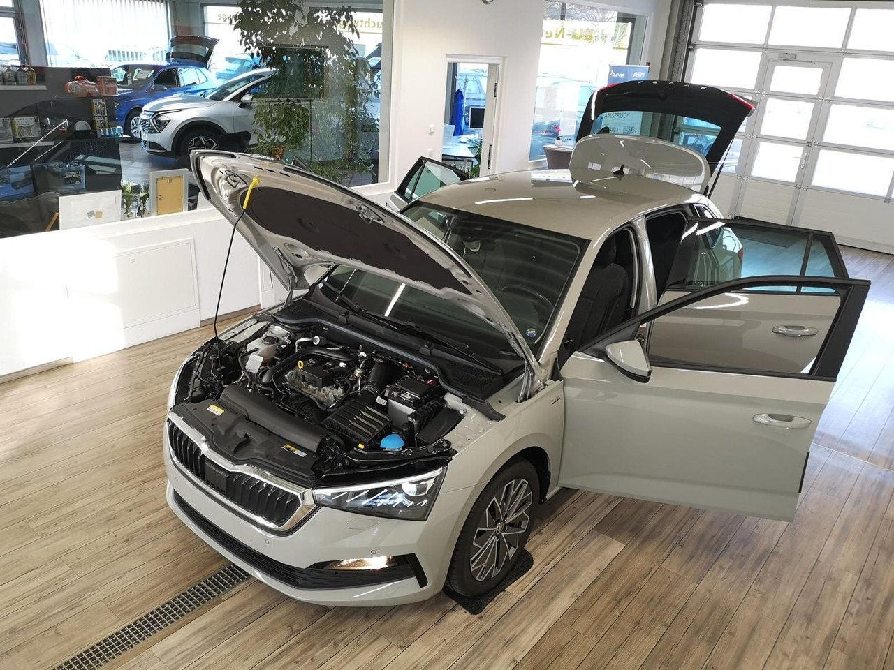Skoda Scala Ambition 1,0 TSI 81 kW*NAVI*LED*R-KAM*PDC* - Sedã: foto 2 Skoda Scala Ambition 1,0 TSI 81 kW*NAVI*LED*R-KAM*PDC* - Sedã: foto 2