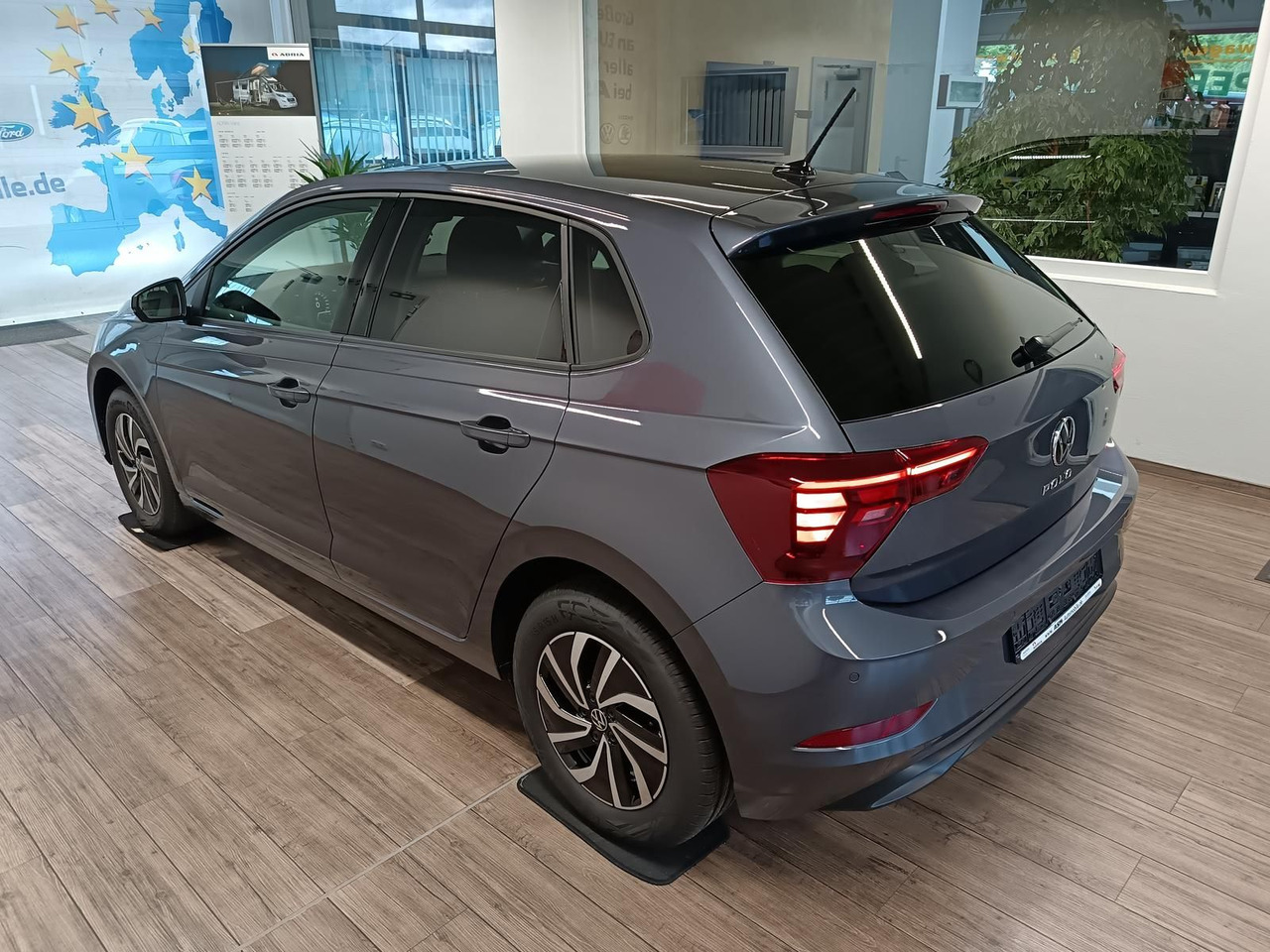 Volkswagen Polo Life 1.0 TSI 70 kW*LED*R-KAM*TEMP*PDC*SHZ* - Automóvel: foto 4 Volkswagen Polo Life 1.0 TSI 70 kW*LED*R-KAM*TEMP*PDC*SHZ* - Automóvel: foto 4